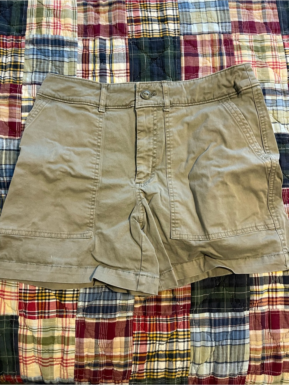 Universal Thread Khaki shorts size 6 EUC